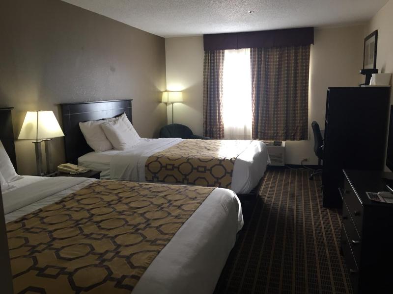 Queen Room with Two Queen Beds - Non-Smoking image 2