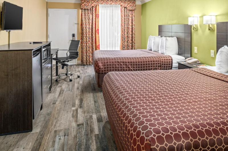 Double Queen Room image 4