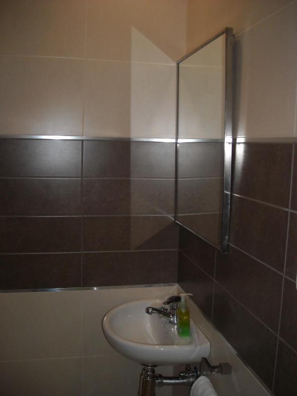 Single Room image 2