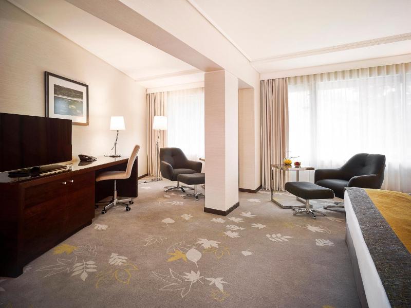 Junior King Suite with Balcony 2 image 2