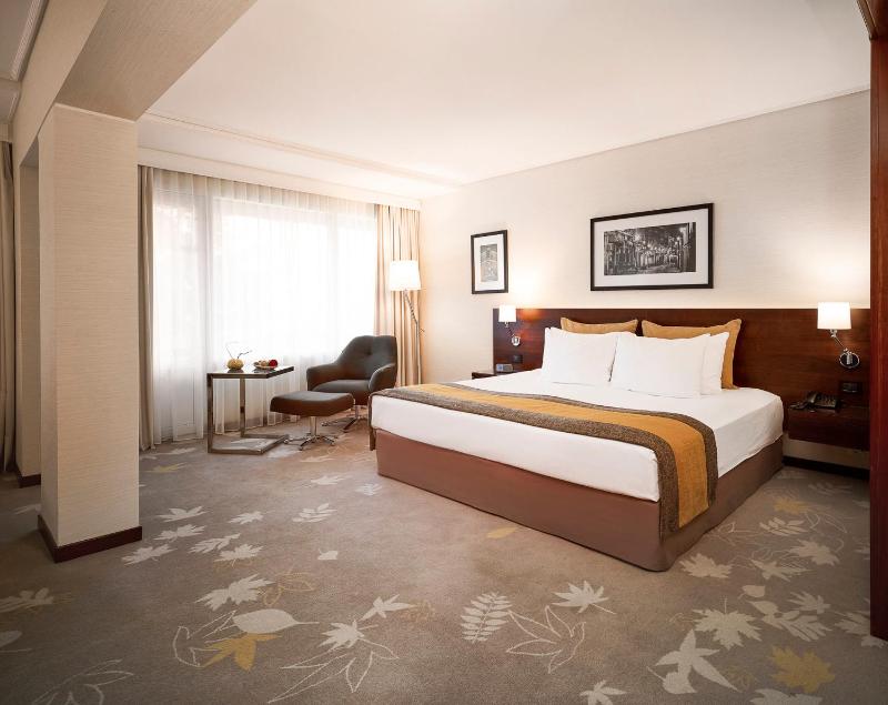 Junior King Suite with Balcony 2 image 3