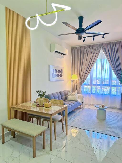 Netflix Two Bedroom Troika Kota Bharu Homestay 198 - image 22
