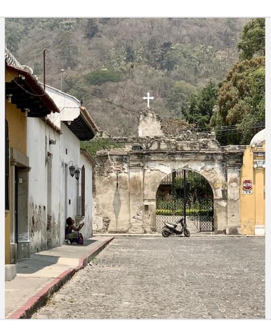 Spacious Gem in the Heart of Antigua - image 2