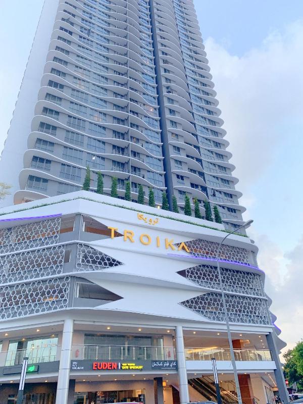 Netflix Two Bedroom Troika Kota Bharu Homestay 198 - image 1