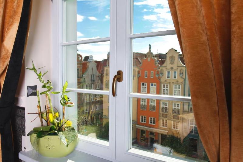 Superior Triple Room with City View image 3