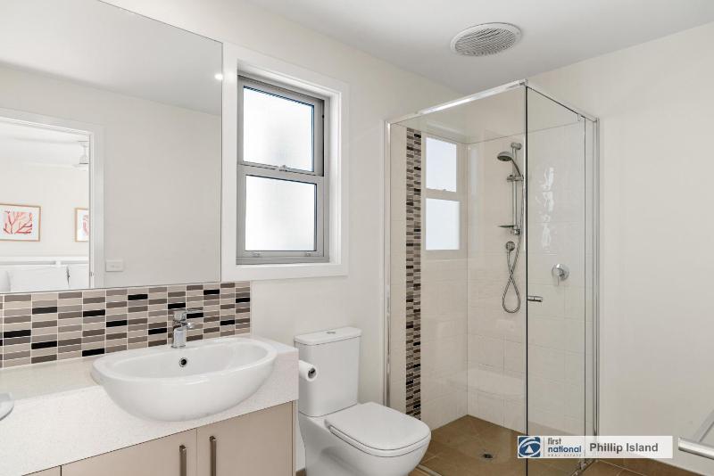 3-6 Broughton Ave Cowes - image 3