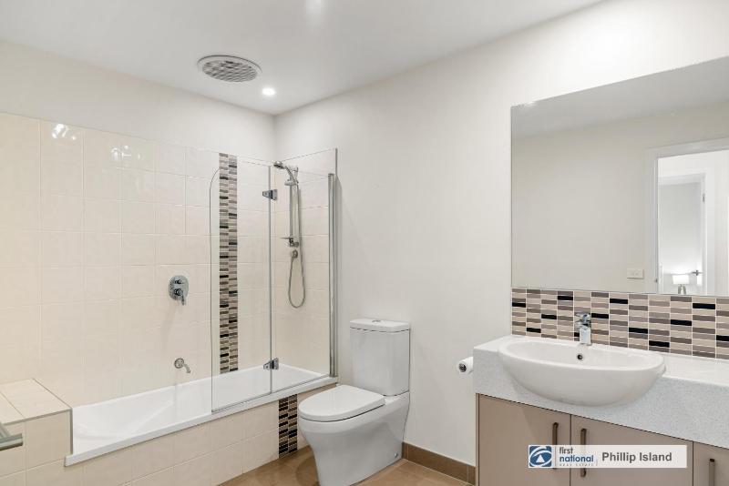 3-6 Broughton Ave Cowes - image 2