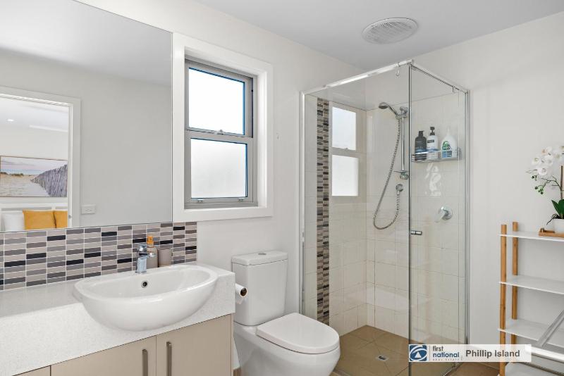 5-6 Broughton Ave Cowes - image 2