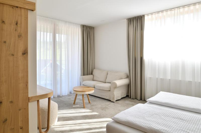 Double Room with Balcony image 3