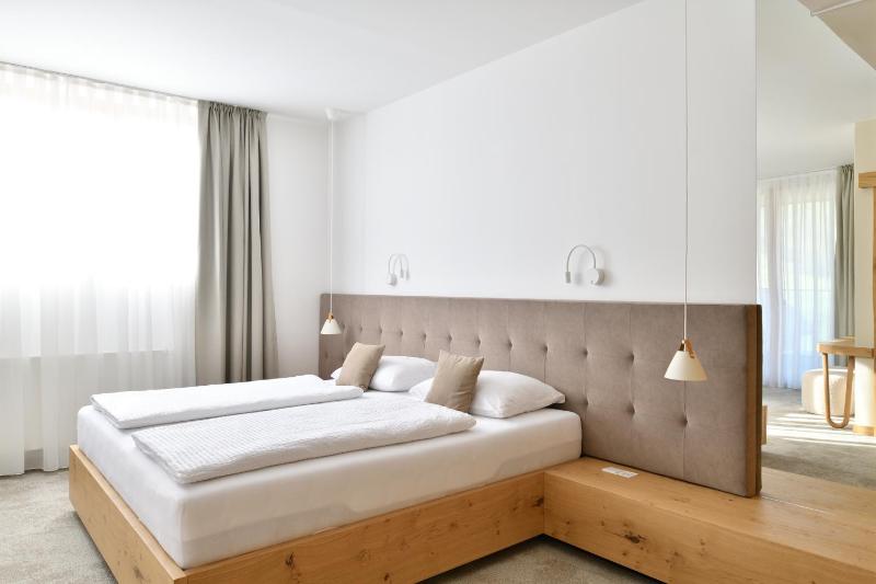 Double Room with Balcony image 4