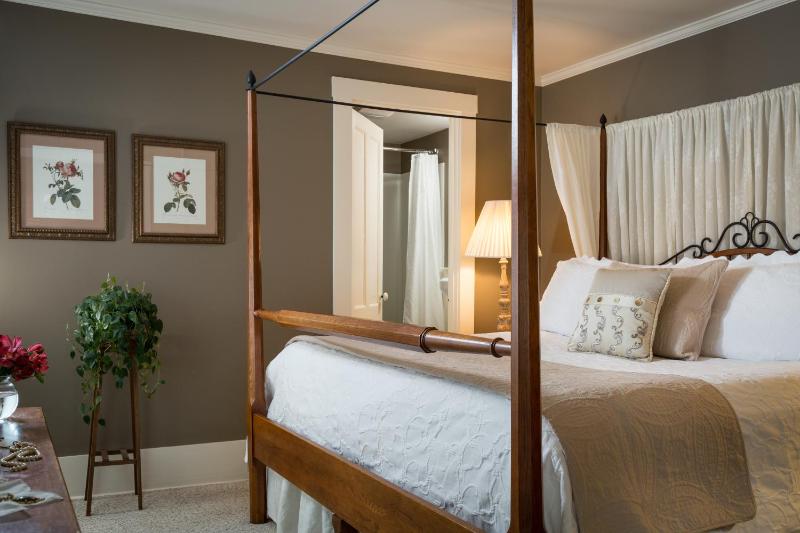 Suite with Lake View 4 image 4