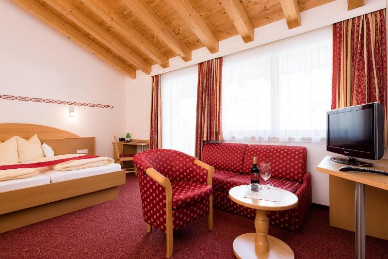 Junior Suite with Balcony image 1