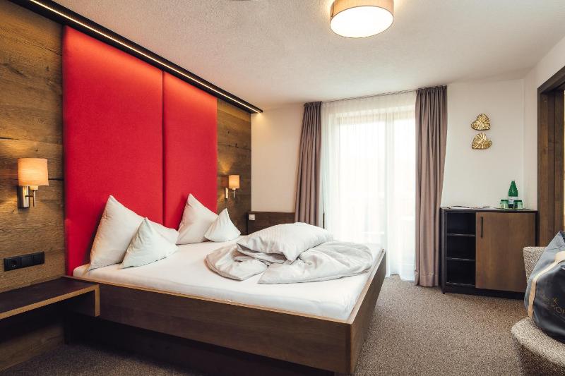 Double Room with Mountain View image 3