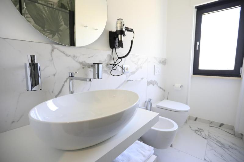 Double Room with Private Bathroom image 4
