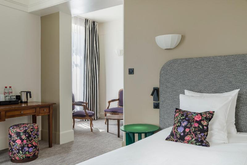 Deluxe Double Room image 4