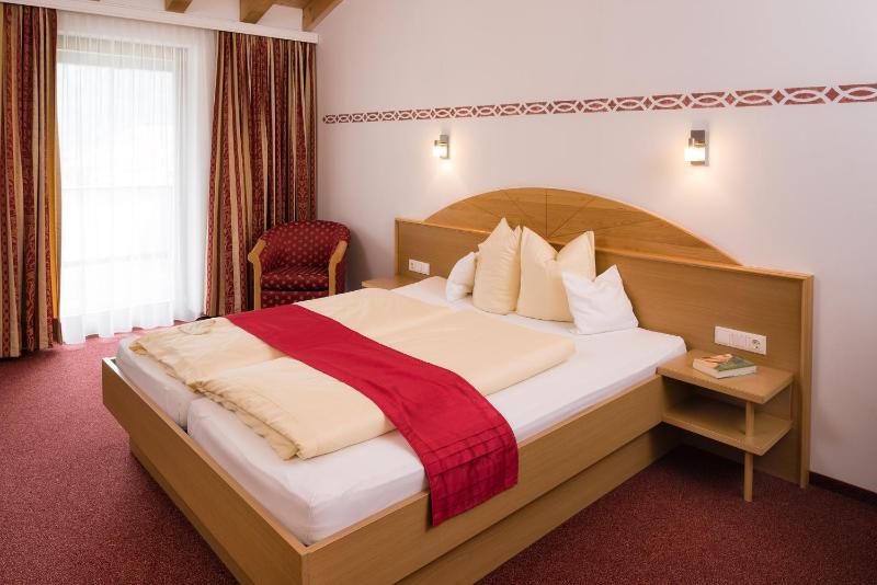 Deluxe Suite image 1