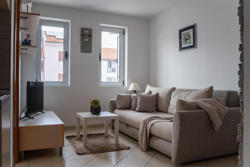 One-Bedroom Apartment image 3