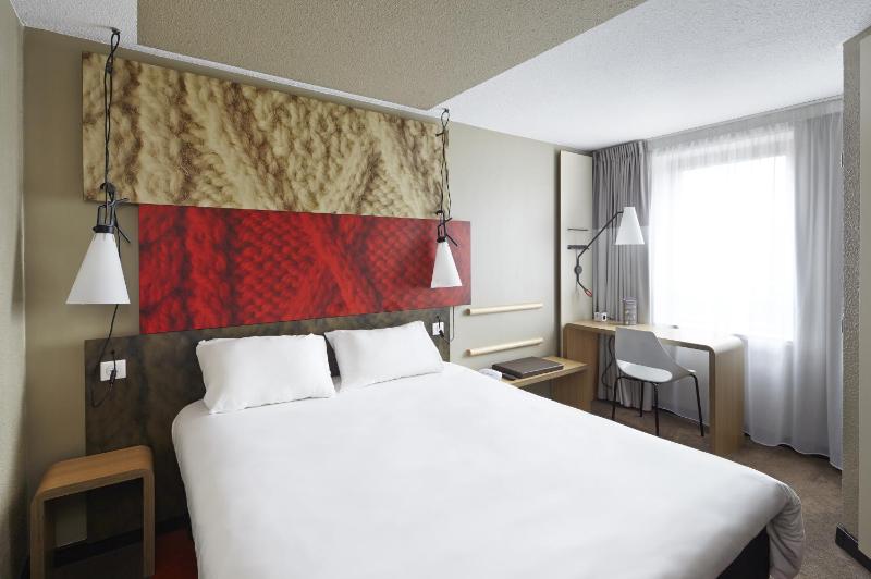 Standard Double Room image 4
