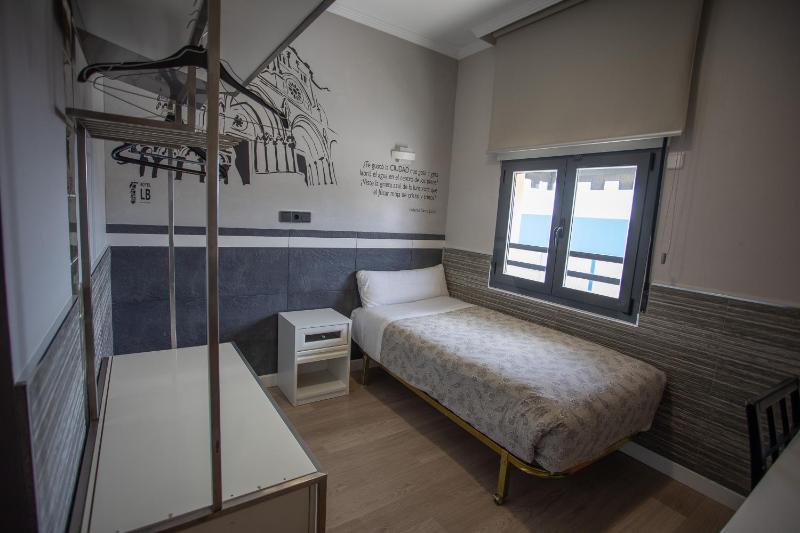 Single Room image 3