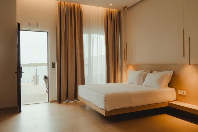 Junior Suite with Private Pool image 3