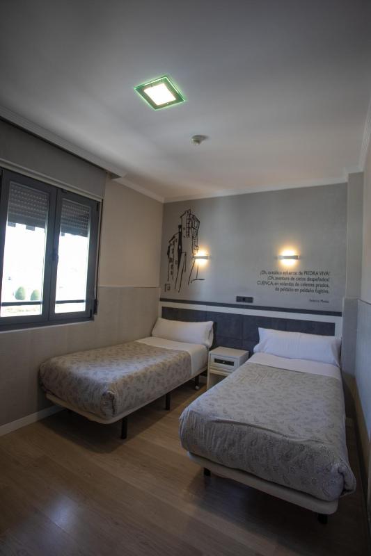 Twin Room image 1