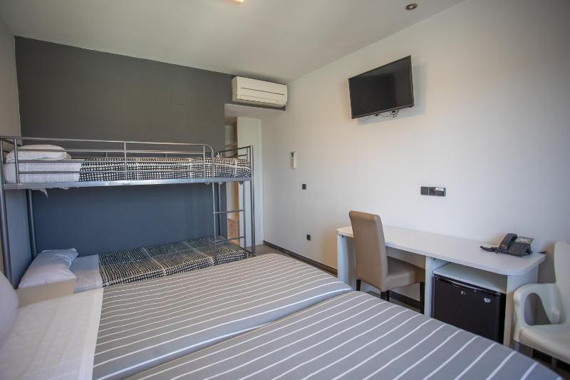Quadruple Room image 2