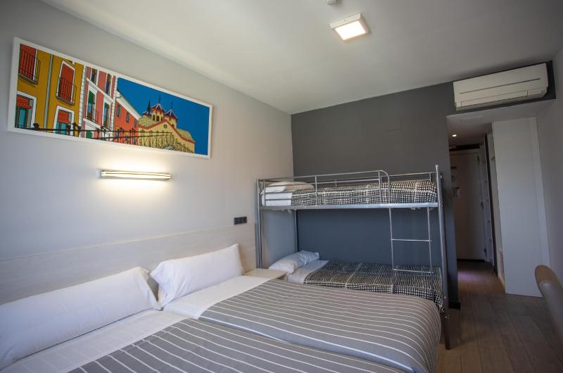 Quadruple Room image 4