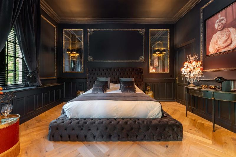 King Room with Garden View image 3