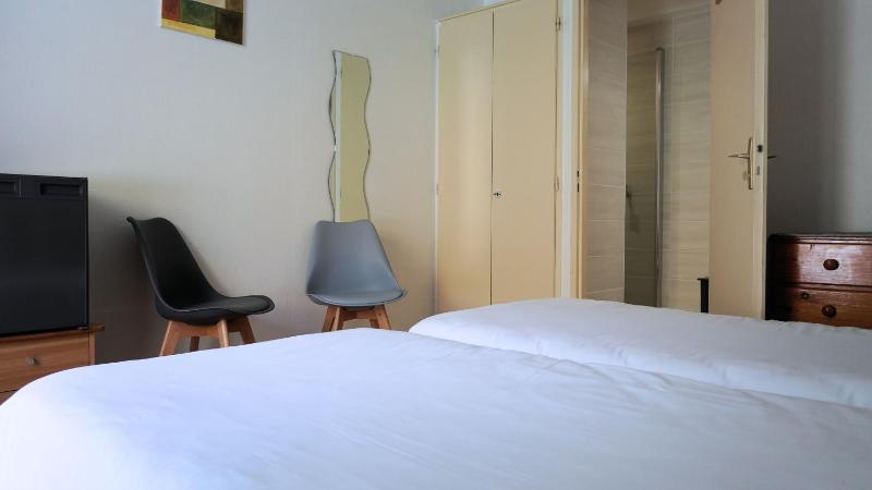 Twin Room image 1