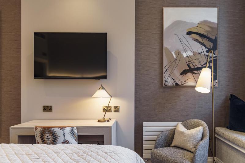 Double Room with Lake View image 2