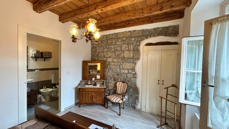 Classic Quadruple Room image 4