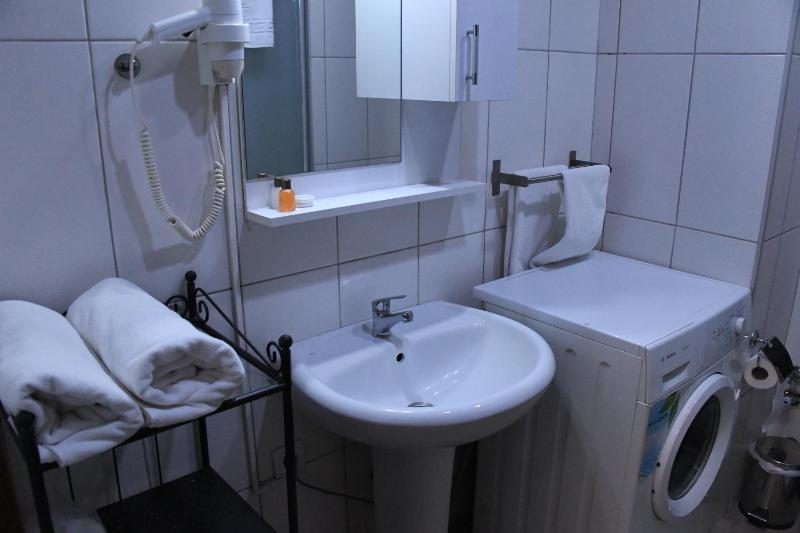 Studio Apartment image 4