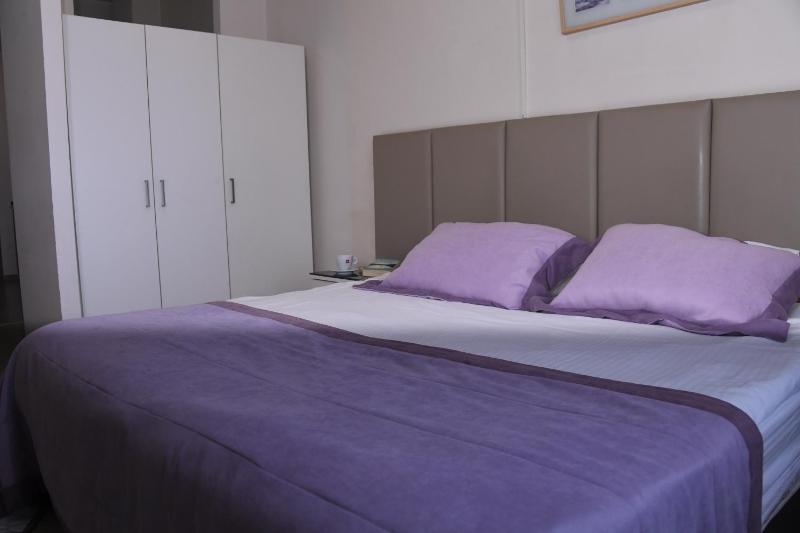 Studio Apartment image 3