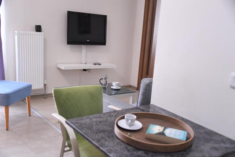 One-Bedroom Apartment image 2