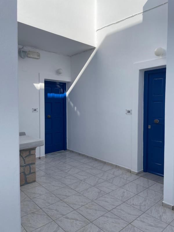 Studio with Balcony - Ground Floor image 1
