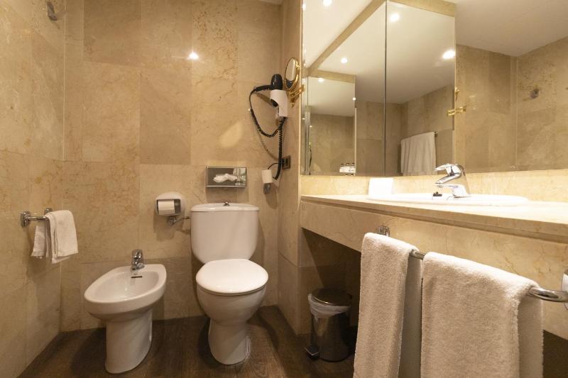 Standard Triple Room image 1