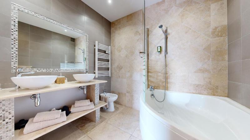 Junior Suite image 2