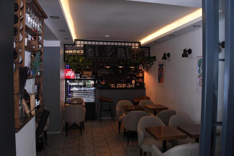 A Hotels & Suite - image 16