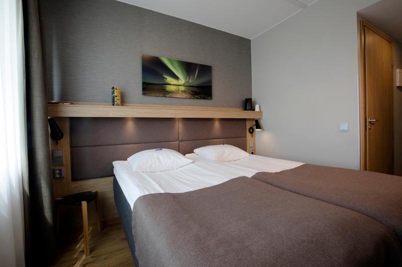 Economy Twin Room image 3