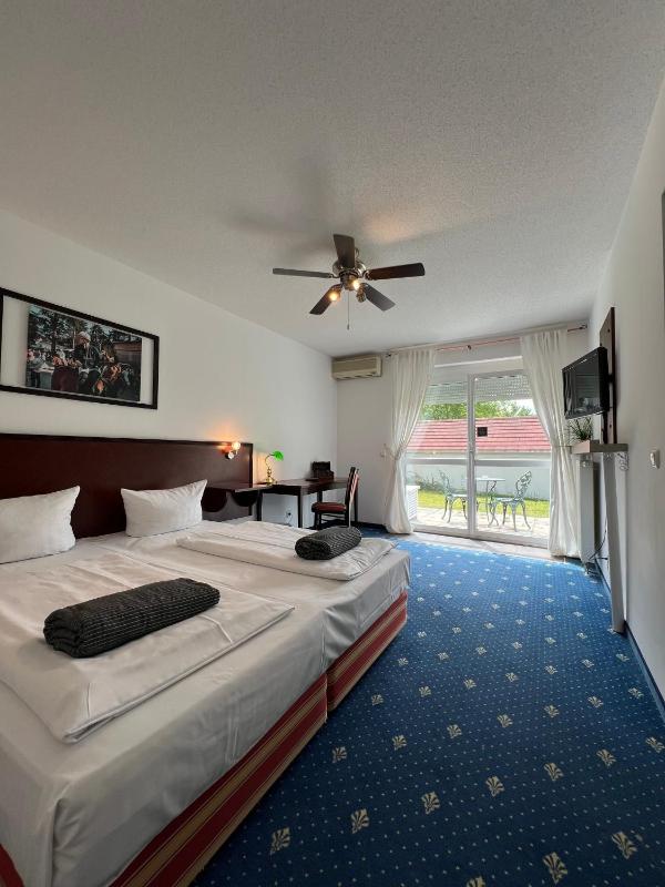 Double Room image 4