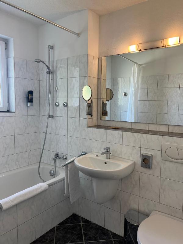 Single Room image 3