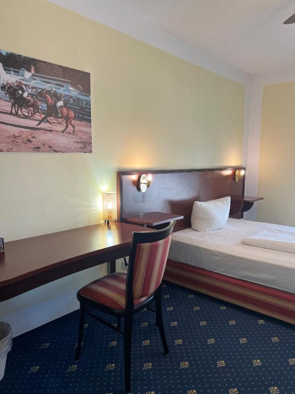 Single Room image 4