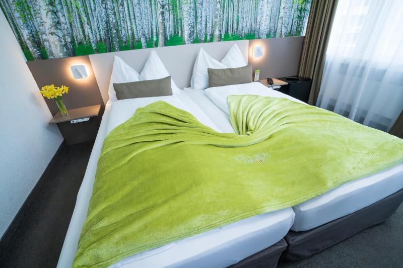 Design Twin Room image 1