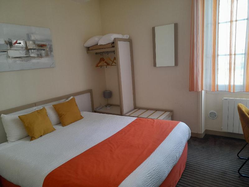 Double Room image 4