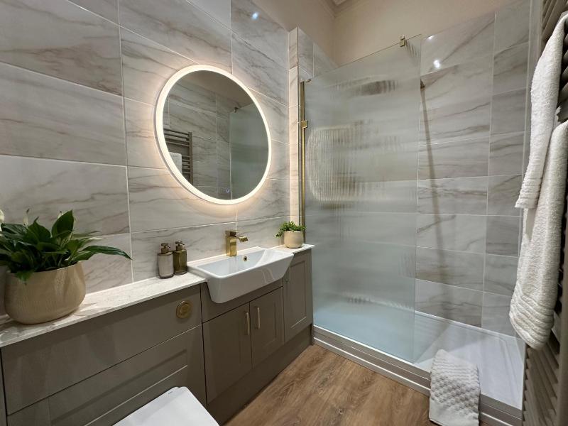 Luxury Suite image 2
