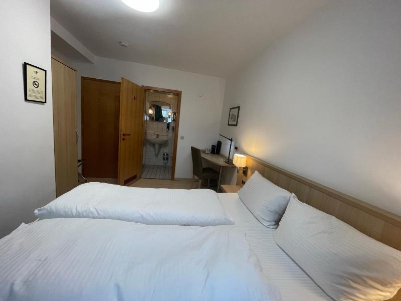 Small Double Room image 4