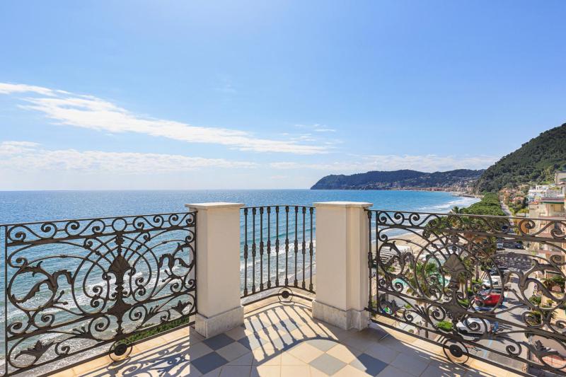 Suite Panoramic  with Terrace image 4