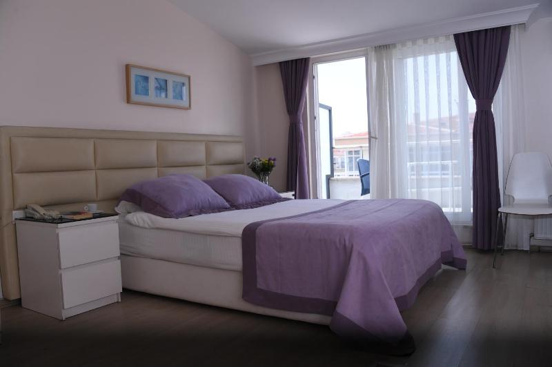 Studio Apartment image 1