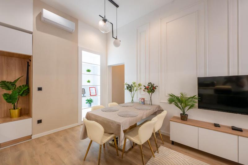 Wesselényi-W31-Modern 3 Bedroom Suite - image 10