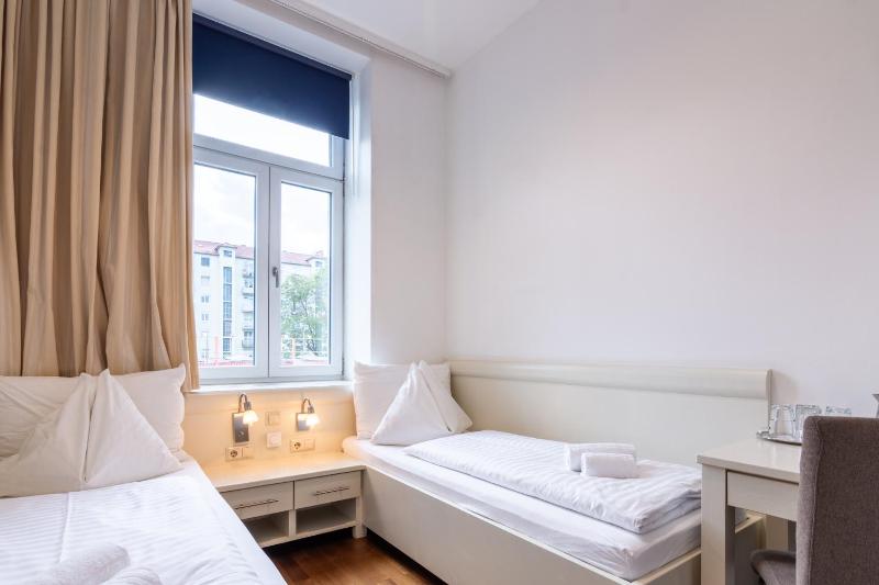 Standard Twin Room image 4